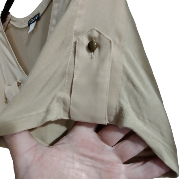 ♥️ 💙 2/$10 Women's Tan Venus shirt Size Large - Picture 6 of 7